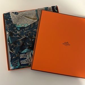 Hermès Voyage En Etoffes silk scarf with original box